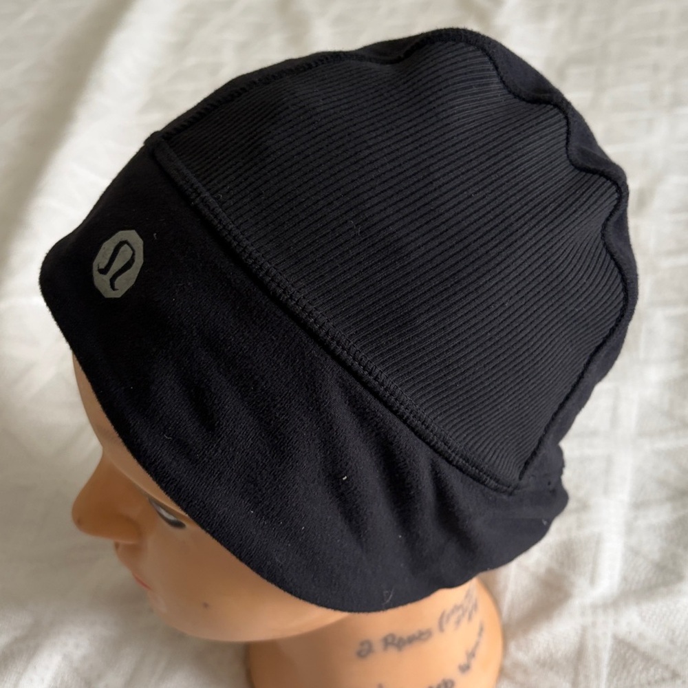 Lululemon Black Reflective Logo Beanie - Picture 2 of 6